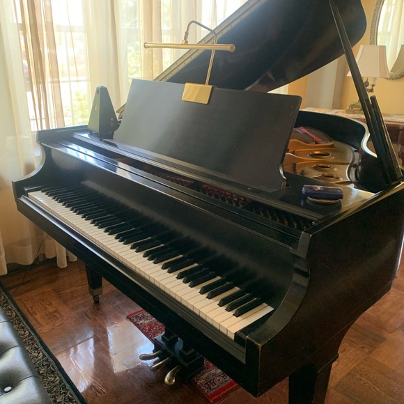 Piano - Picture 3 of 4